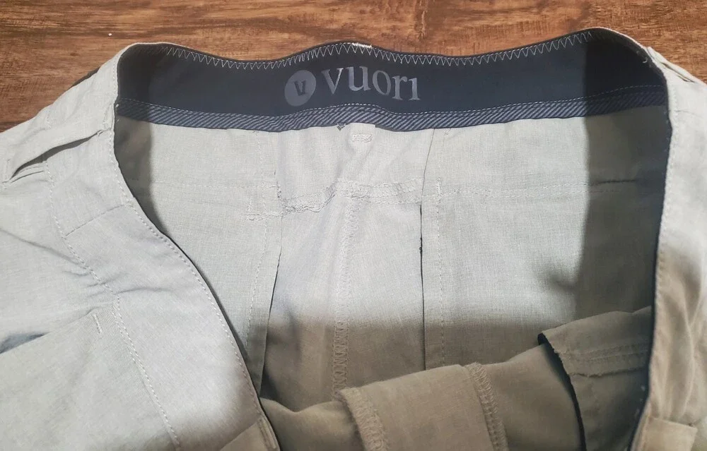 Vuori Mens beige Flat Front Shorts Size - 34 Fit Medium